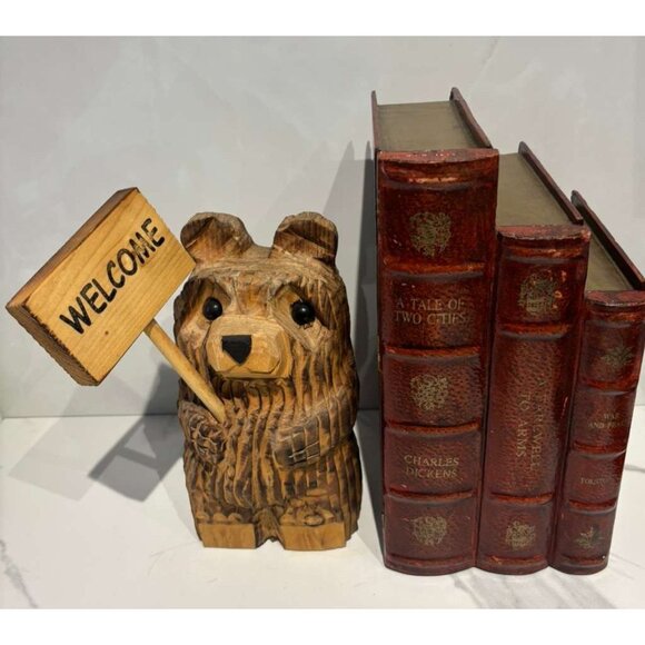 Vintage Hand Carved Solid Wood Bear Welcome Sign Figurine Rustic Cabin Decor - Picture 1 of 7